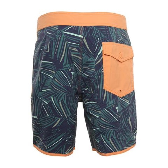 Patagonia Scallop Hem Stretch Wavefarer Boardshort - Picture 4 of 6